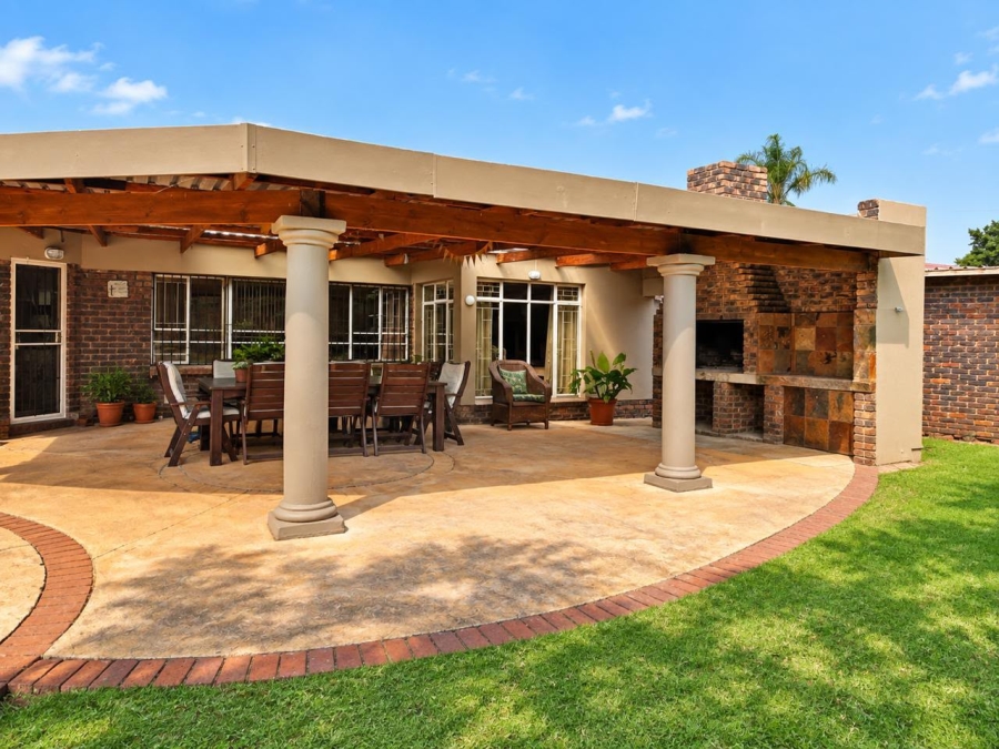 4 Bedroom Property for Sale in Garsfontein Gauteng