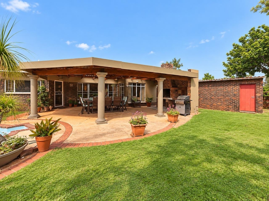 4 Bedroom Property for Sale in Garsfontein Gauteng
