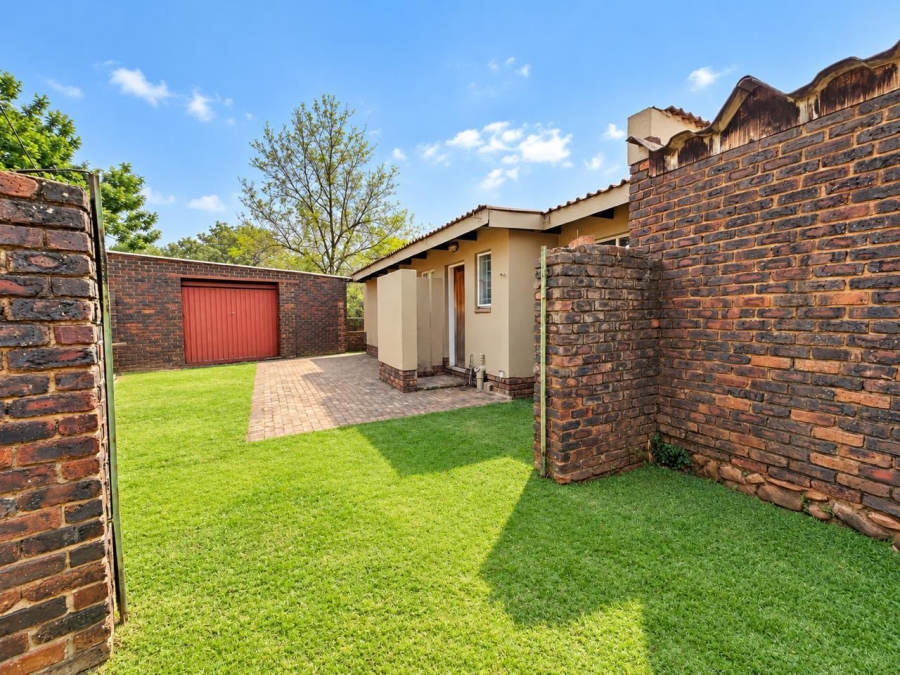 4 Bedroom Property for Sale in Garsfontein Gauteng