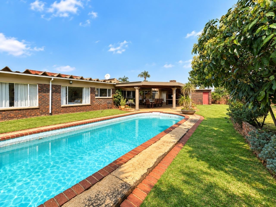 4 Bedroom Property for Sale in Garsfontein Gauteng