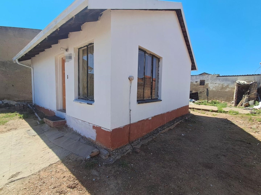 2 Bedroom Property for Sale in Motsu Gauteng