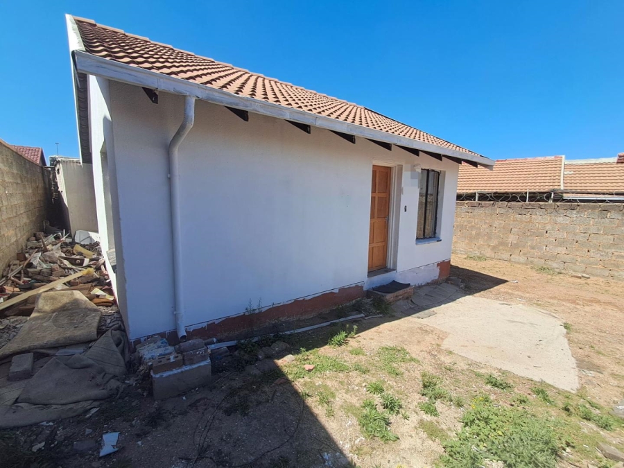 2 Bedroom Property for Sale in Motsu Gauteng