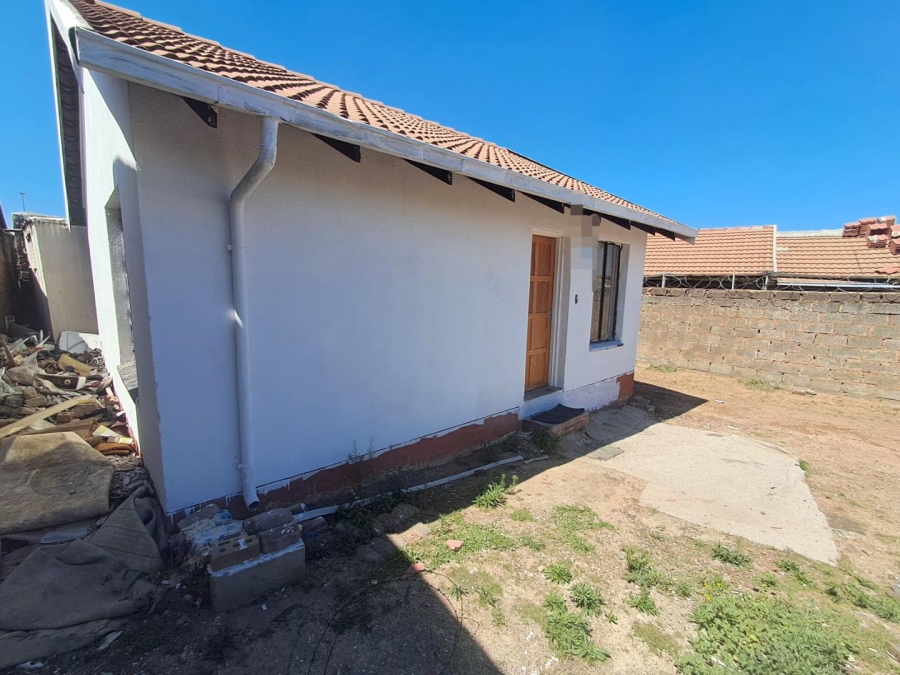 2 Bedroom Property for Sale in Motsu Gauteng