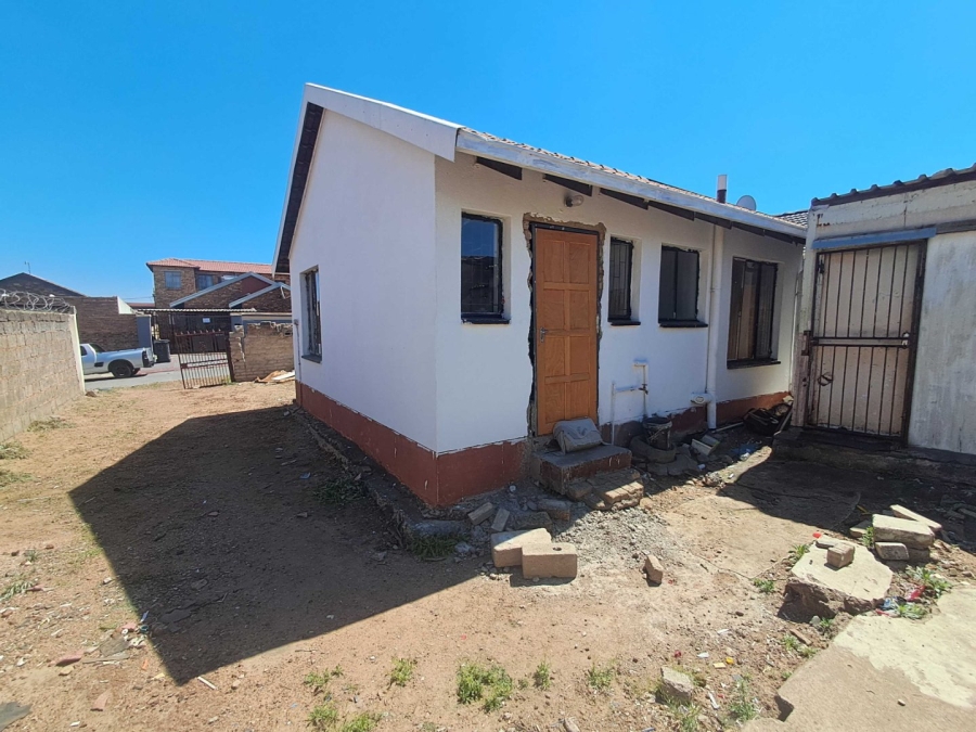 2 Bedroom Property for Sale in Motsu Gauteng