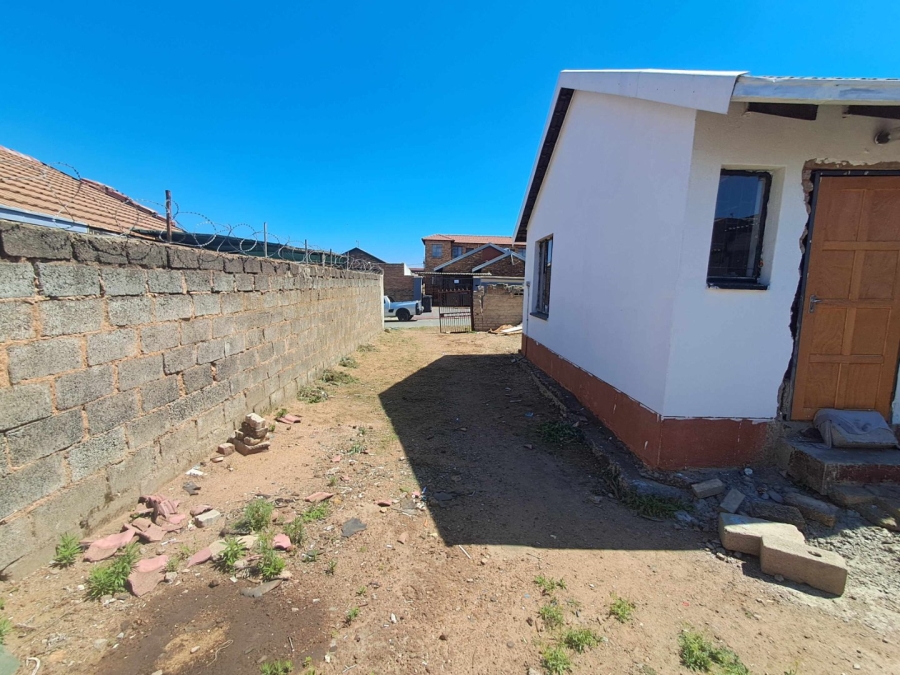 2 Bedroom Property for Sale in Motsu Gauteng