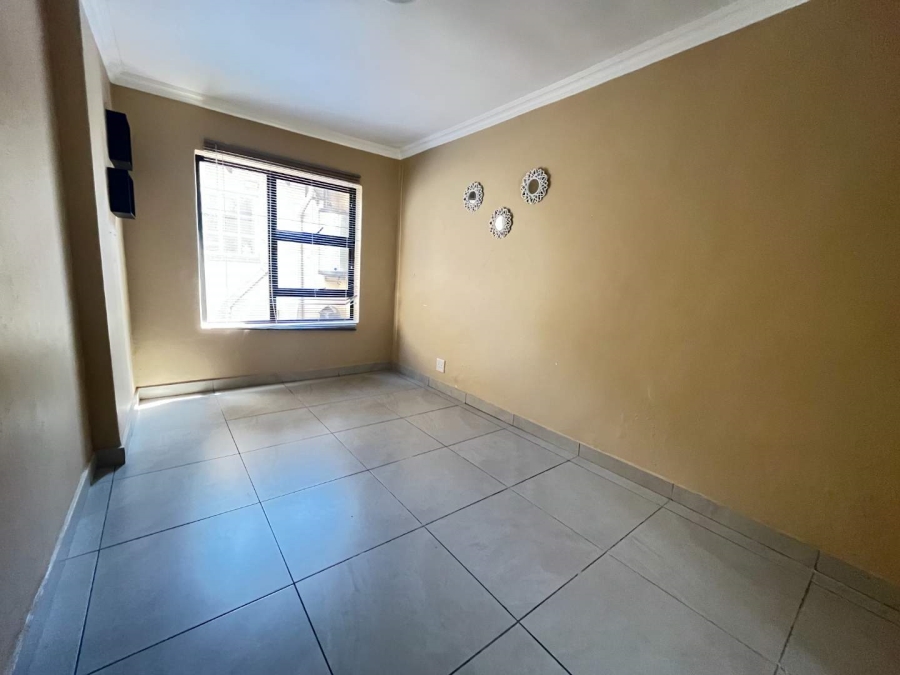 5 Bedroom Property for Sale in Roodepoort Gauteng