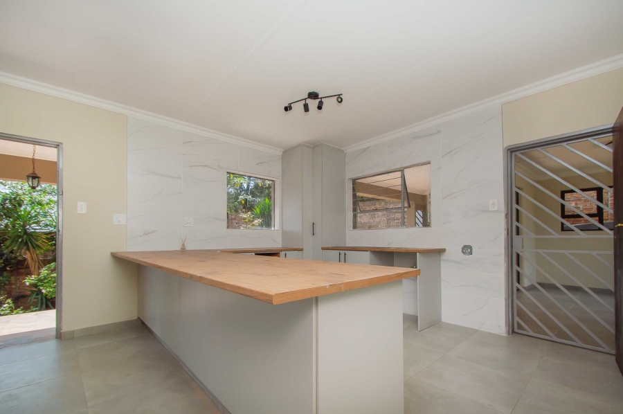 3 Bedroom Property for Sale in Roodekrans Gauteng