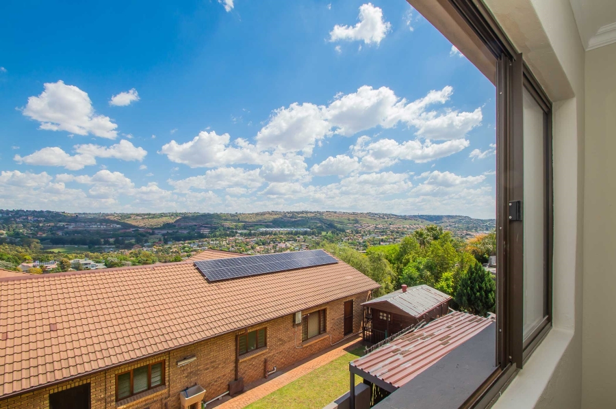 3 Bedroom Property for Sale in Roodekrans Gauteng