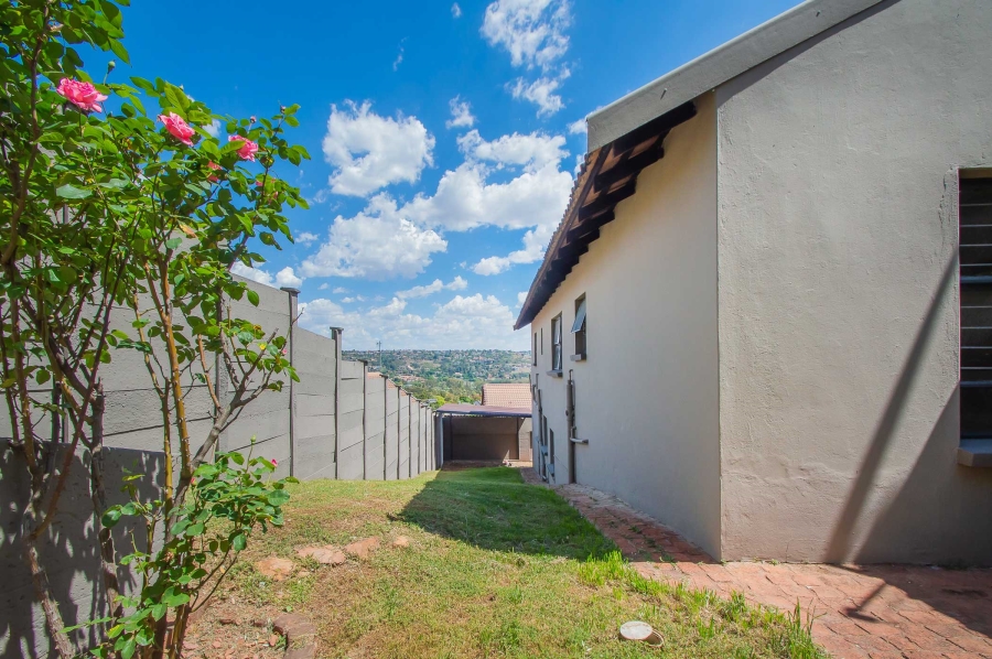 3 Bedroom Property for Sale in Roodekrans Gauteng