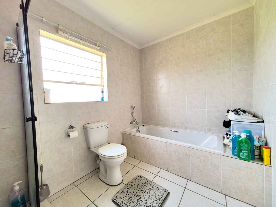 2 Bedroom Property for Sale in Honeypark Gauteng
