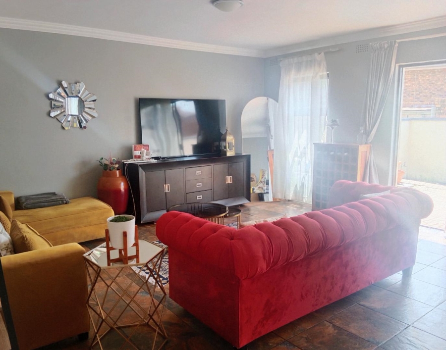 To Let 3 Bedroom Property for Rent in Corlett Gardens Gauteng