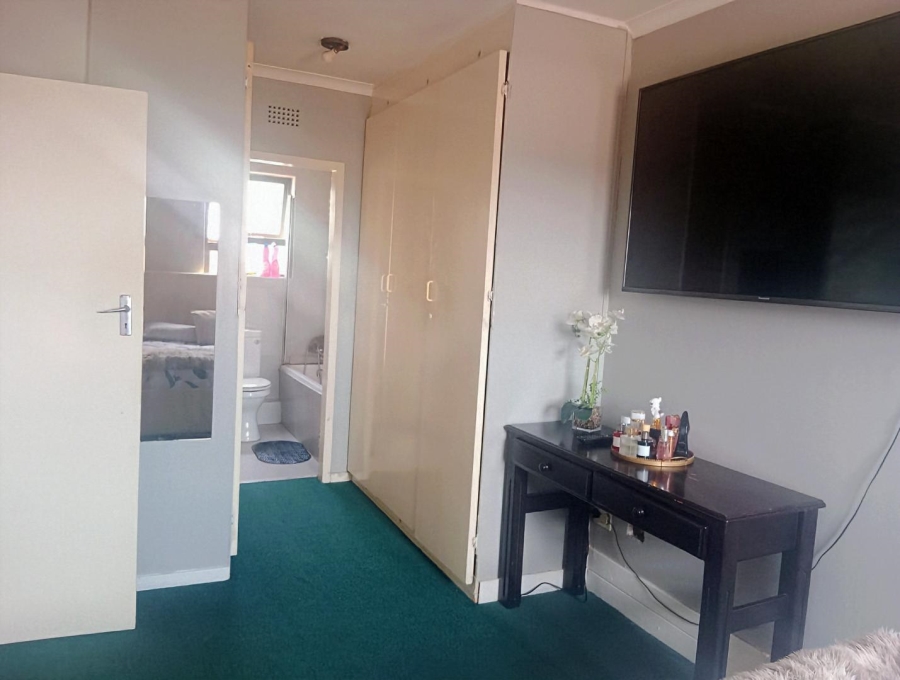 To Let 3 Bedroom Property for Rent in Corlett Gardens Gauteng