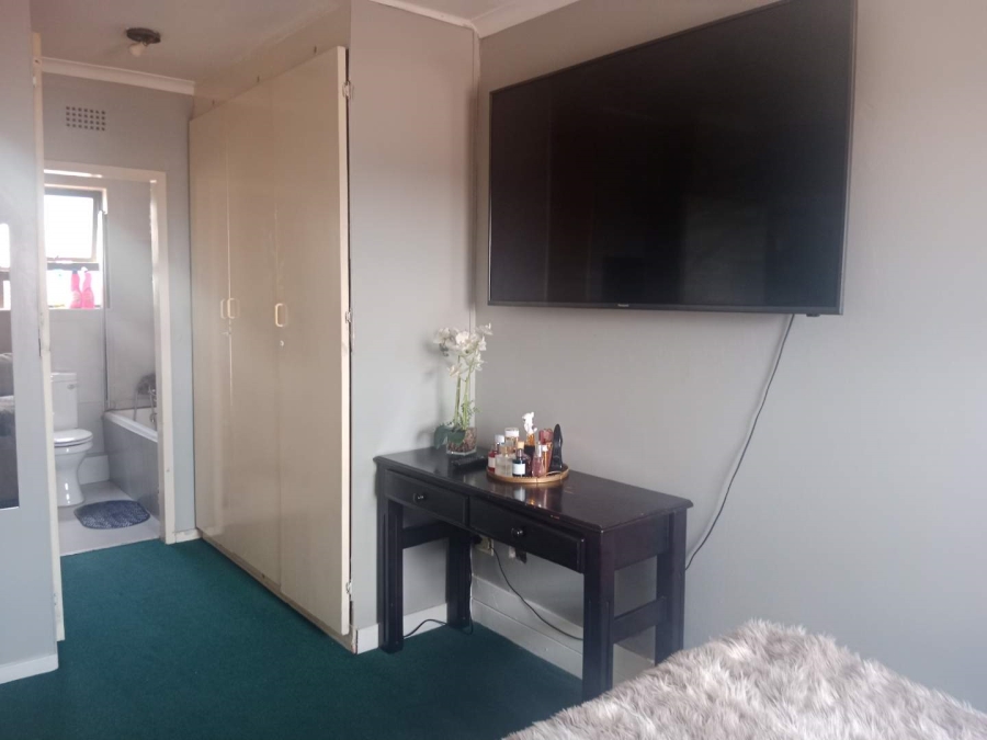 To Let 3 Bedroom Property for Rent in Corlett Gardens Gauteng