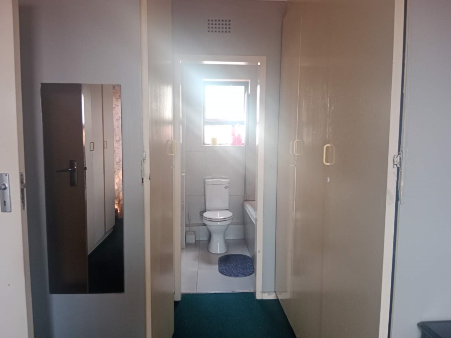 To Let 3 Bedroom Property for Rent in Corlett Gardens Gauteng