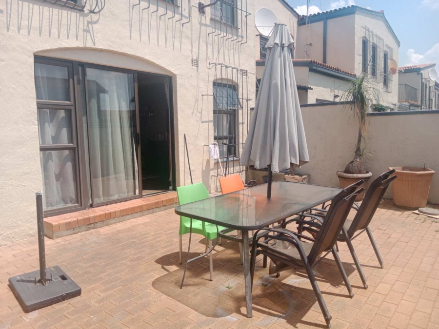To Let 3 Bedroom Property for Rent in Corlett Gardens Gauteng