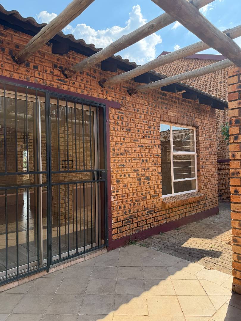To Let 2 Bedroom Property for Rent in Honeydew Gauteng