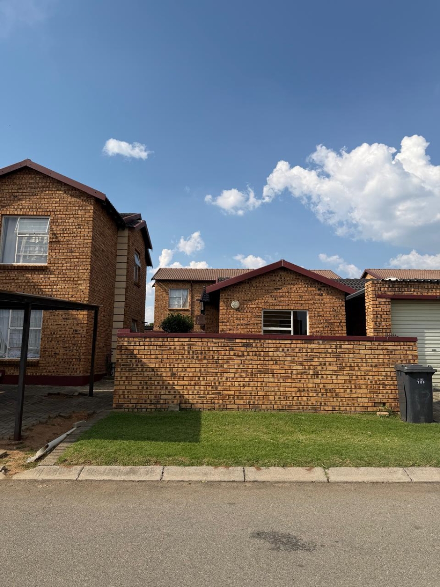 To Let 2 Bedroom Property for Rent in Honeydew Gauteng