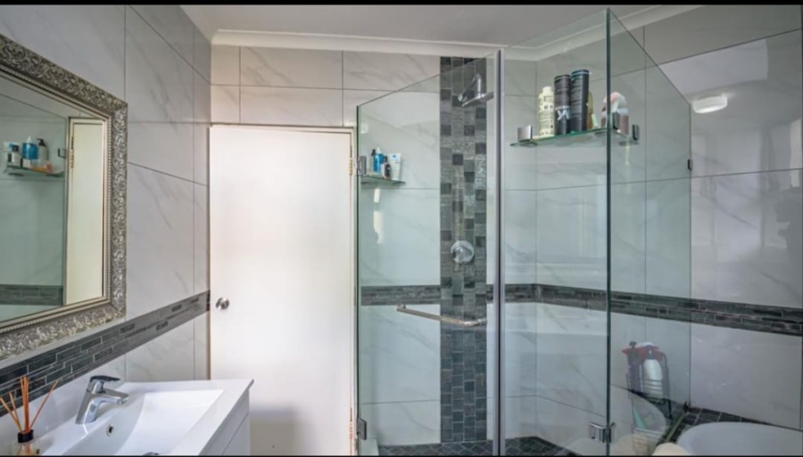 5 Bedroom Property for Sale in Kyalami Gauteng