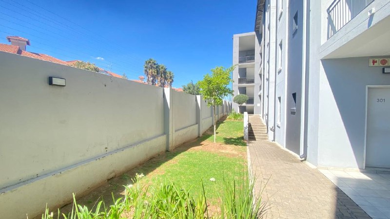 To Let 1 Bedroom Property for Rent in Grand Central Gauteng