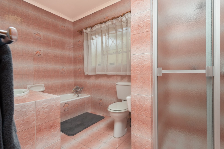 4 Bedroom Property for Sale in Brackenhurst Gauteng