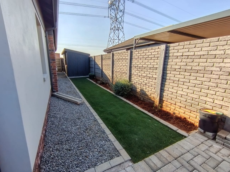 3 Bedroom Property for Sale in Albertsdal Gauteng