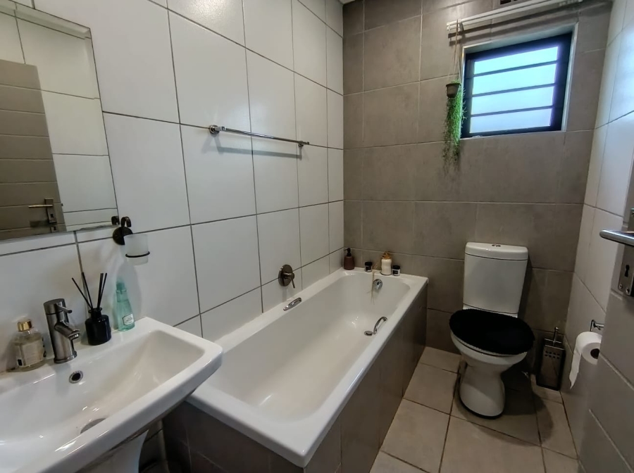 3 Bedroom Property for Sale in Albertsdal Gauteng