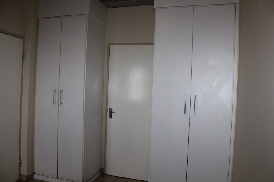 To Let 1 Bedroom Property for Rent in Die Hoewes Gauteng