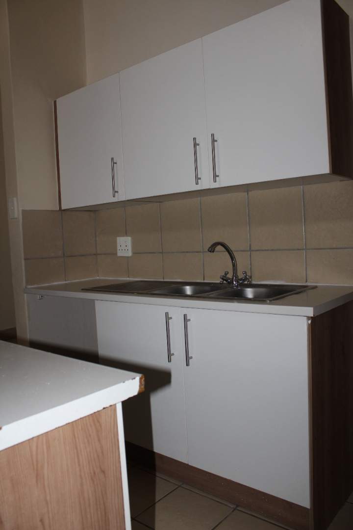 To Let 1 Bedroom Property for Rent in Die Hoewes Gauteng