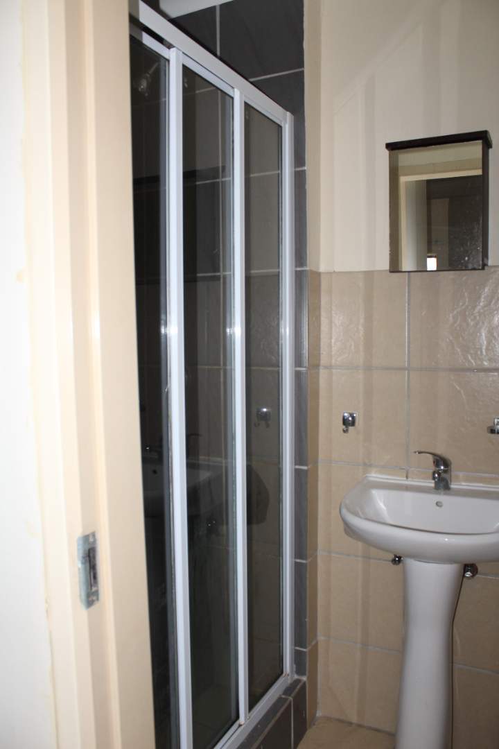 To Let 1 Bedroom Property for Rent in Die Hoewes Gauteng