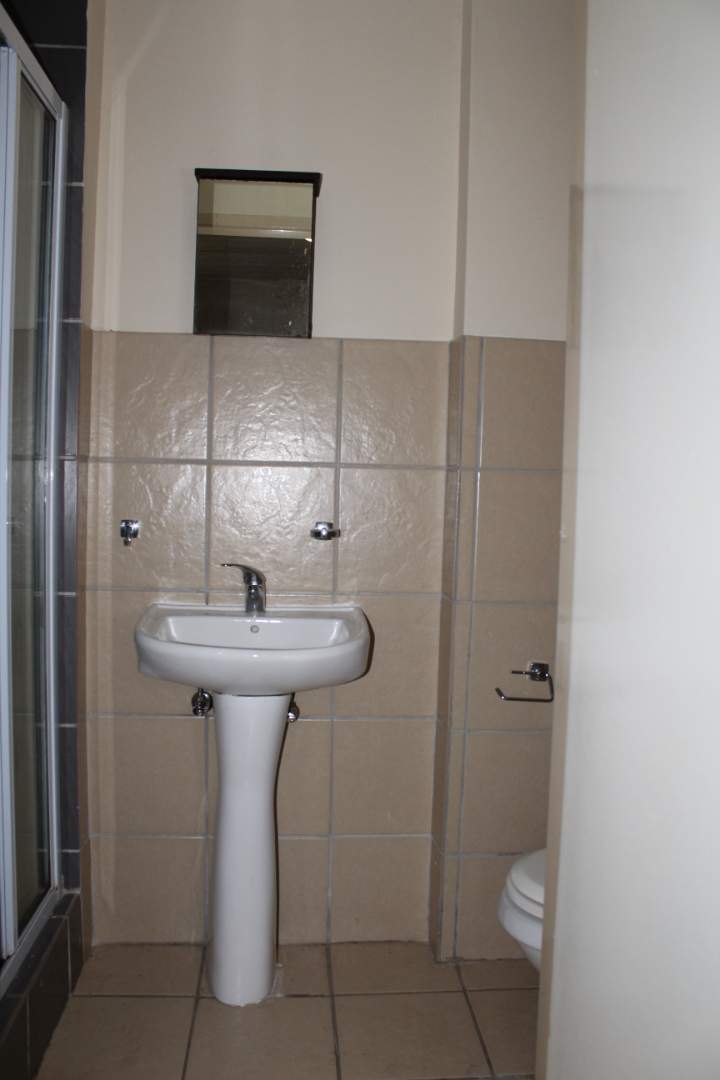 To Let 1 Bedroom Property for Rent in Die Hoewes Gauteng