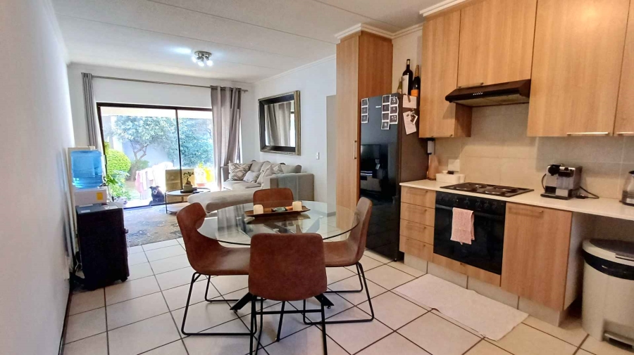 To Let 2 Bedroom Property for Rent in Douglasdale Gauteng