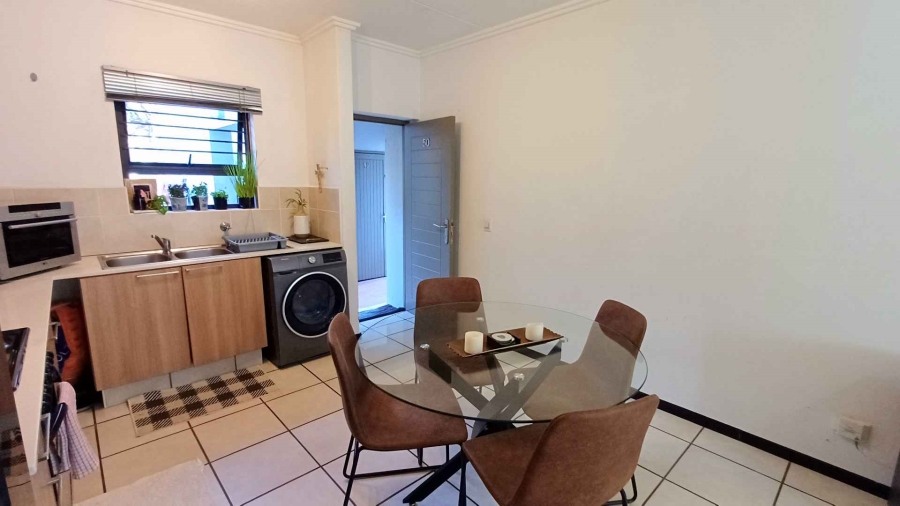 To Let 2 Bedroom Property for Rent in Douglasdale Gauteng
