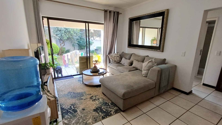 To Let 2 Bedroom Property for Rent in Douglasdale Gauteng