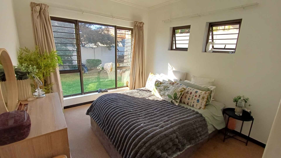 To Let 2 Bedroom Property for Rent in Douglasdale Gauteng