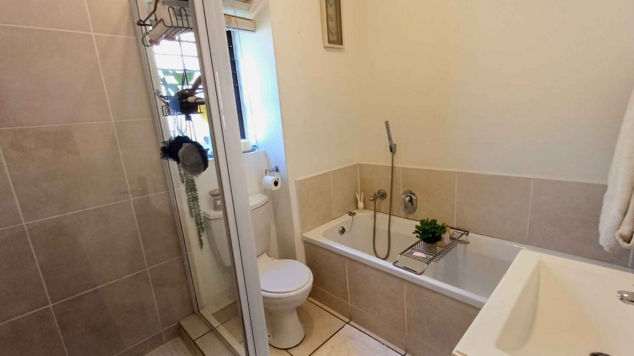 To Let 2 Bedroom Property for Rent in Douglasdale Gauteng