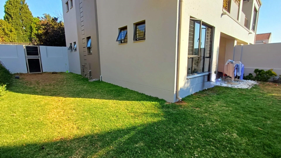 To Let 2 Bedroom Property for Rent in Douglasdale Gauteng