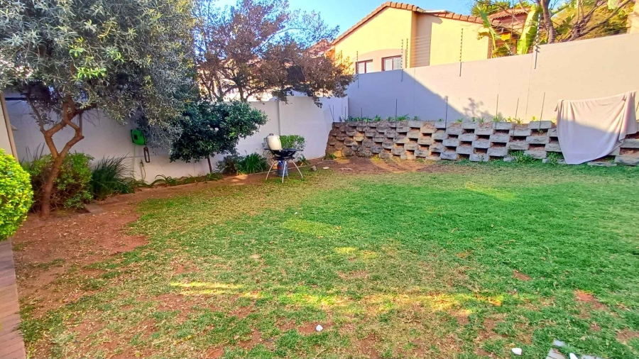 To Let 2 Bedroom Property for Rent in Douglasdale Gauteng