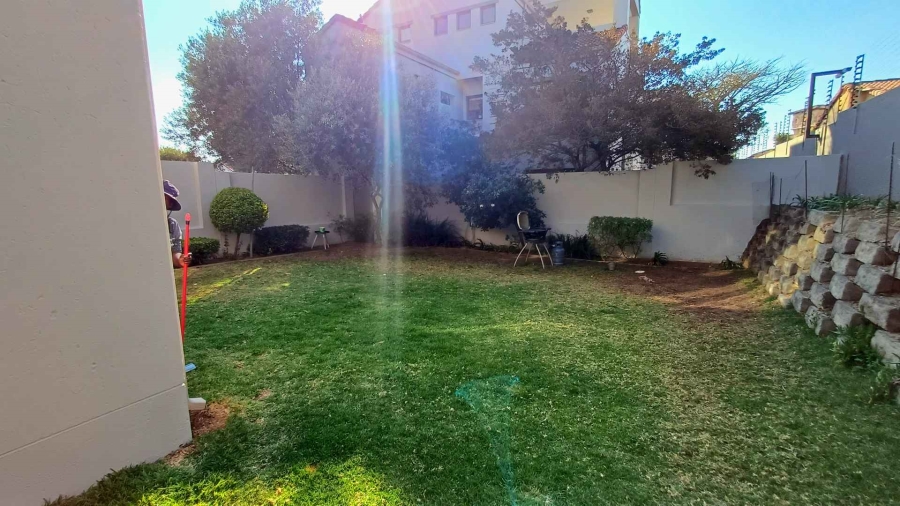 To Let 2 Bedroom Property for Rent in Douglasdale Gauteng