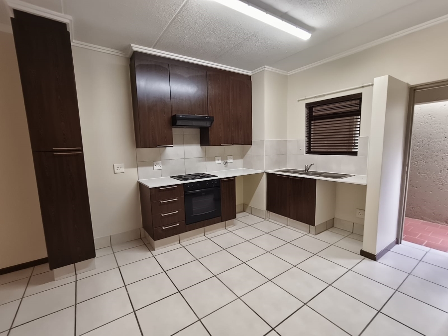To Let 2 Bedroom Property for Rent in Maroeladal Gauteng