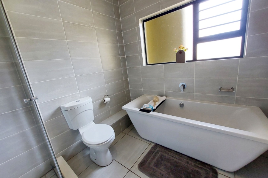 To Let 3 Bedroom Property for Rent in Waterfall Gauteng
