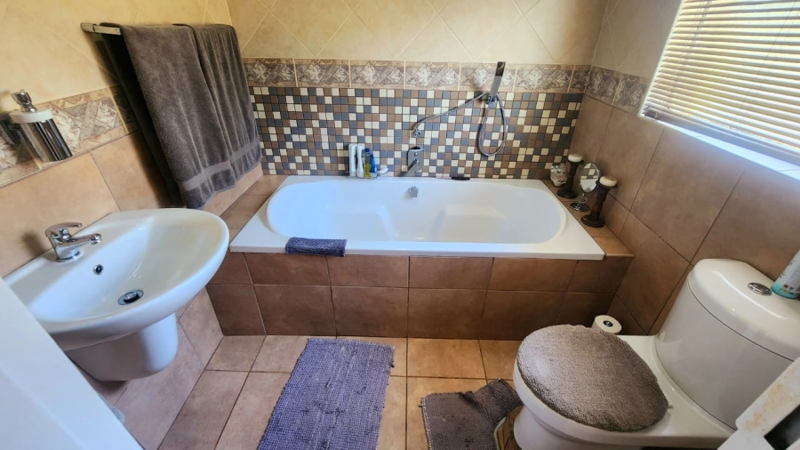 4 Bedroom Property for Sale in Robinpark Gauteng