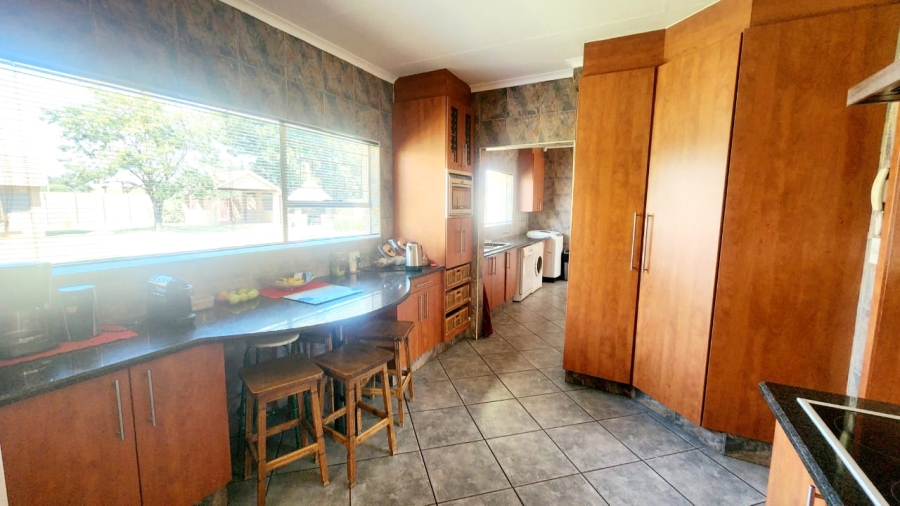 4 Bedroom Property for Sale in Robinpark Gauteng