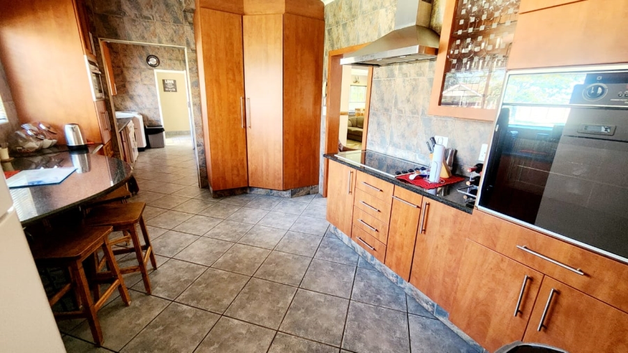 4 Bedroom Property for Sale in Robinpark Gauteng