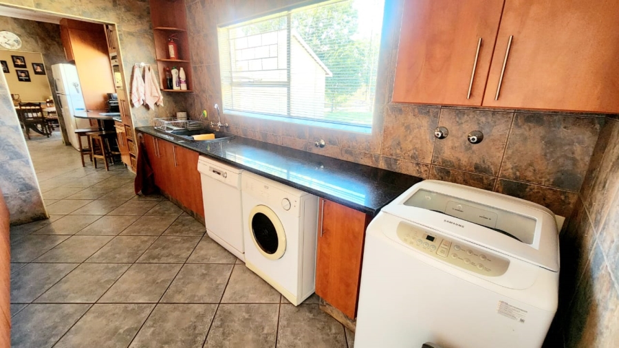 4 Bedroom Property for Sale in Robinpark Gauteng