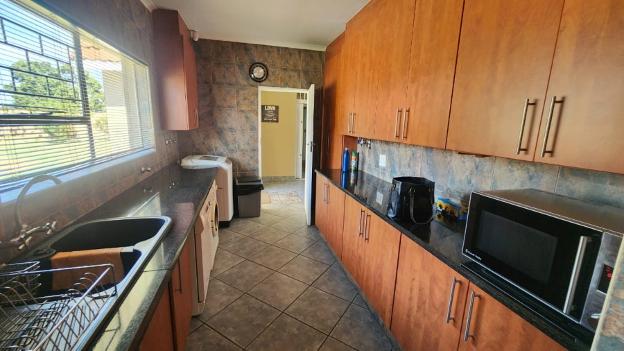 4 Bedroom Property for Sale in Robinpark Gauteng