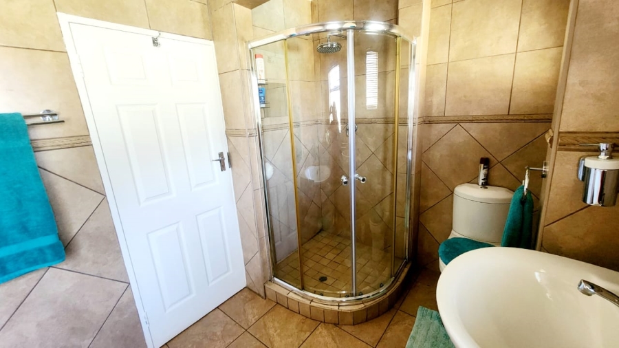 4 Bedroom Property for Sale in Robinpark Gauteng