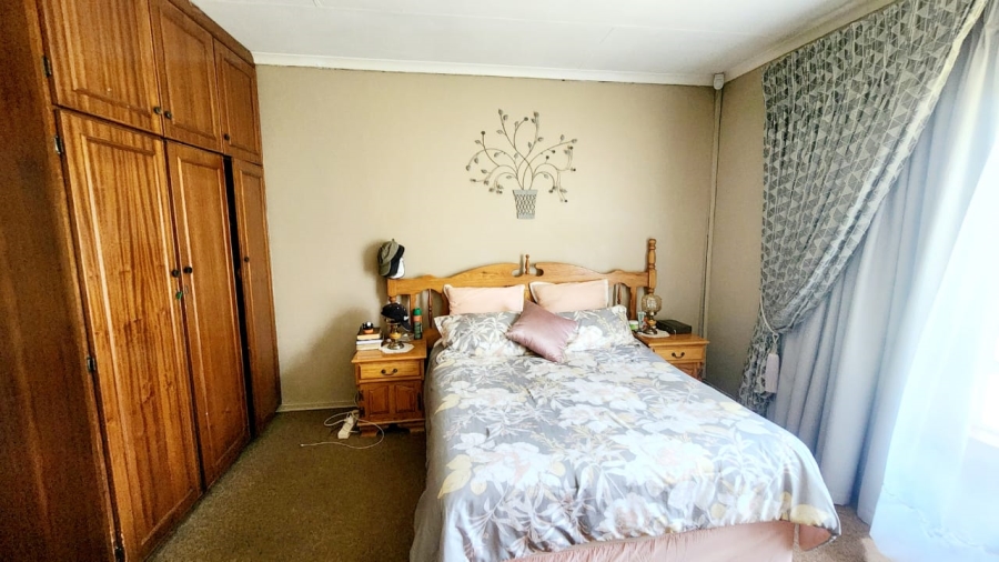 4 Bedroom Property for Sale in Robinpark Gauteng