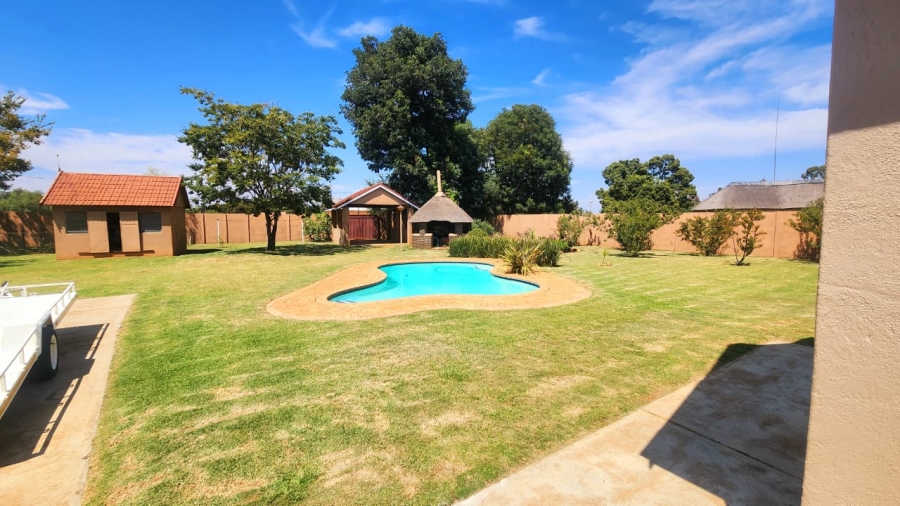 4 Bedroom Property for Sale in Robinpark Gauteng
