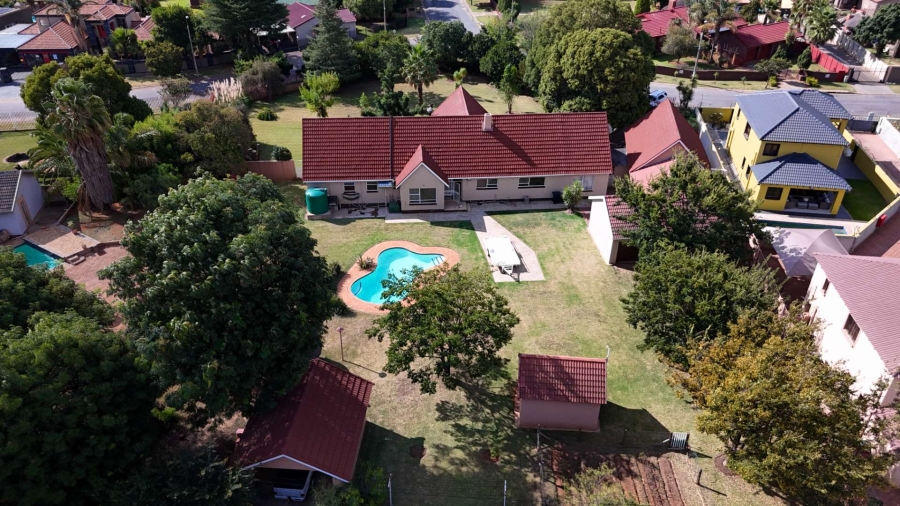 4 Bedroom Property for Sale in Robinpark Gauteng