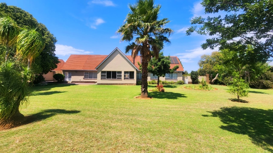 4 Bedroom Property for Sale in Robinpark Gauteng